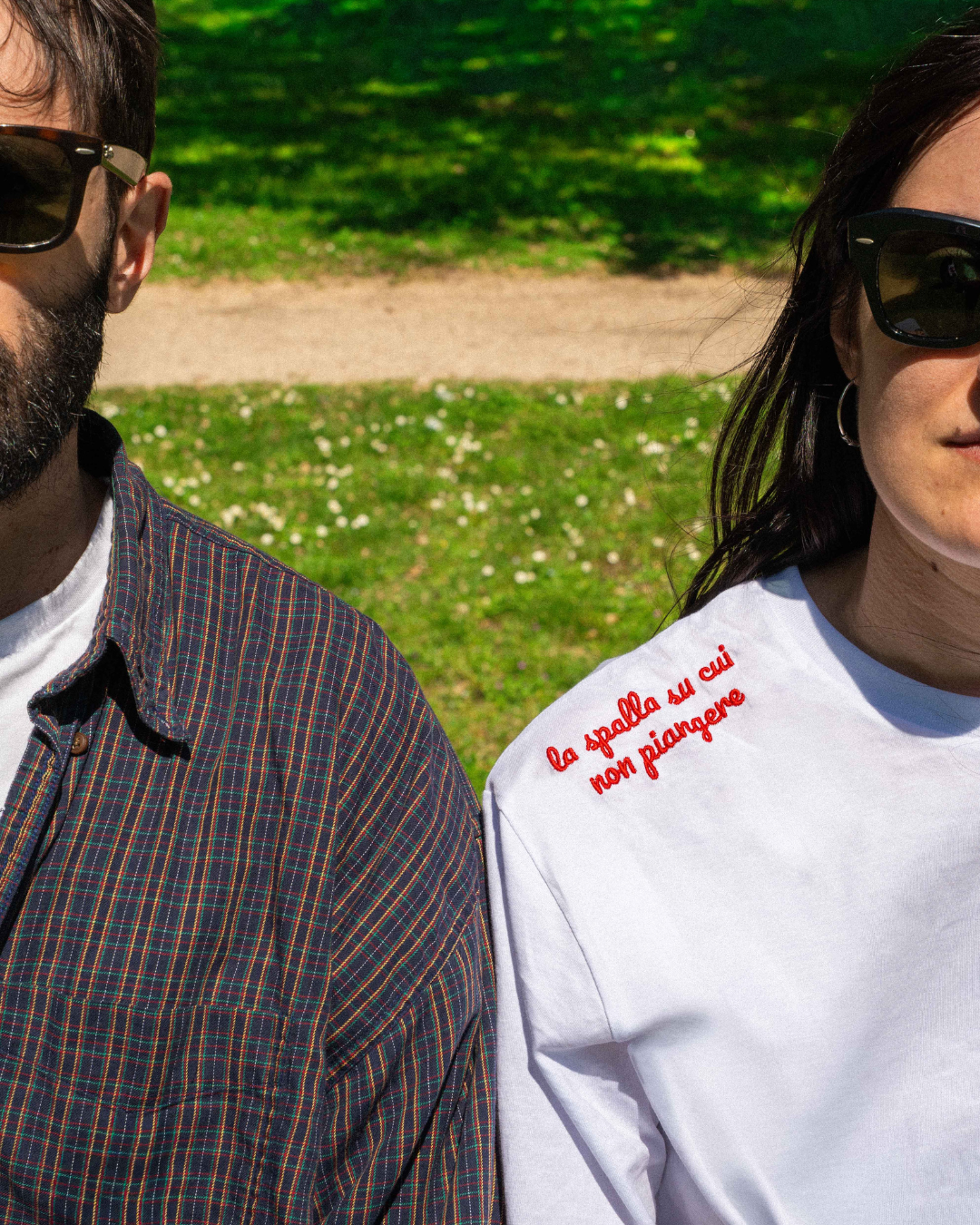 T-shirt la spalla su cui non piangere