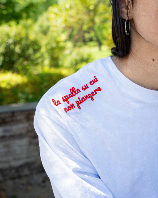 T-shirt la spalla su cui non piangere