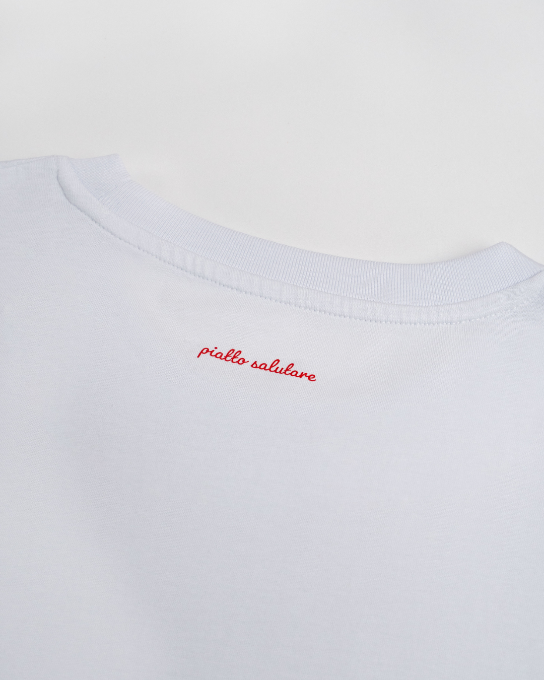 T-shirt la spalla su cui non piangere