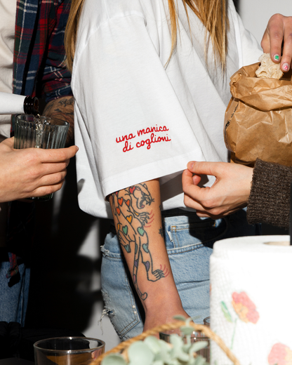 T-shirt una manica di coglioni