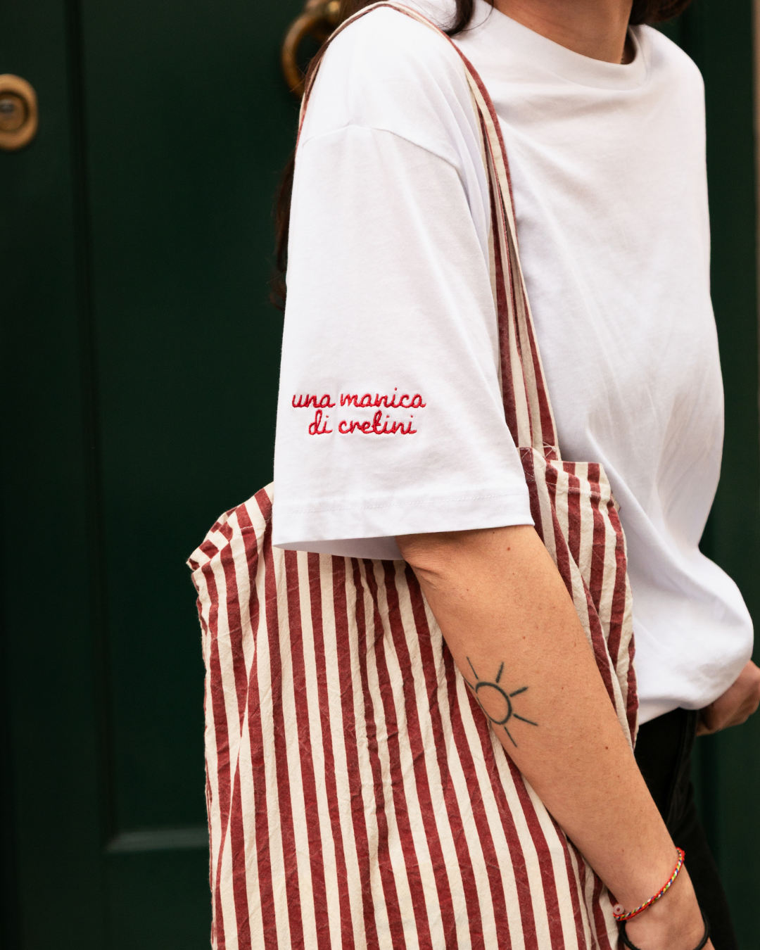 T-shirt una manica di cretini